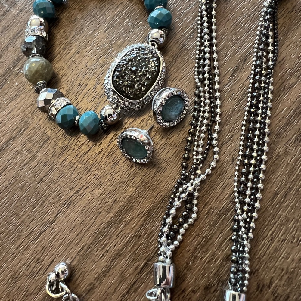 Chico’s 36” beaded necklace, stretch bracelet and post earrings set - Picture 5 of 5
